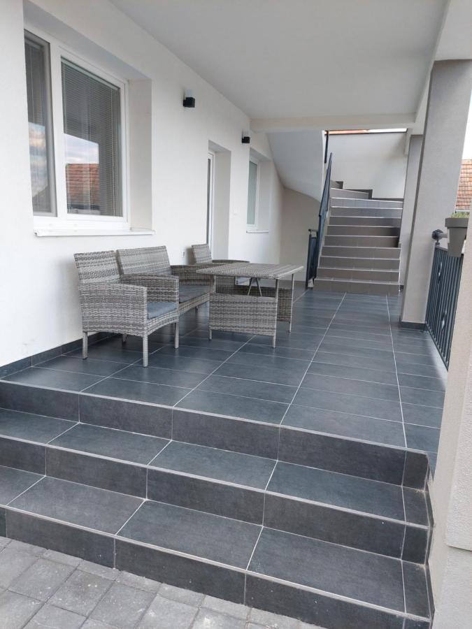 Apartmany Roland Velky Meder Exterior photo